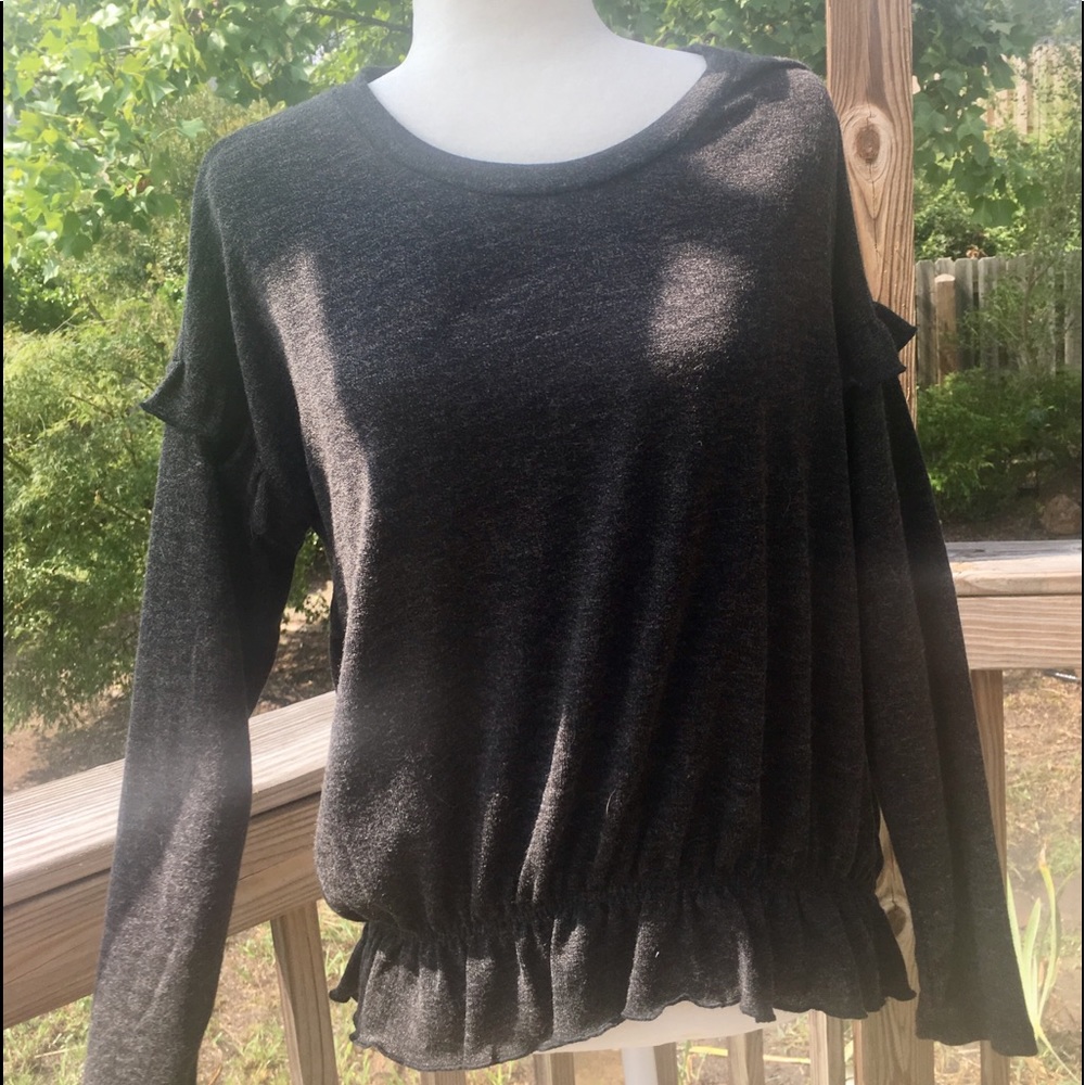 NWT ✨Peplum Hem Charcoal Sweater